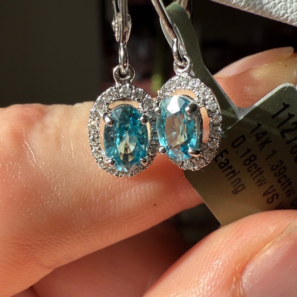 Elegant NWT NATURAL BLUE ZIRCON & DIAMOND 14 kt white gold lever back EARRINGS - Picture 5 of 5